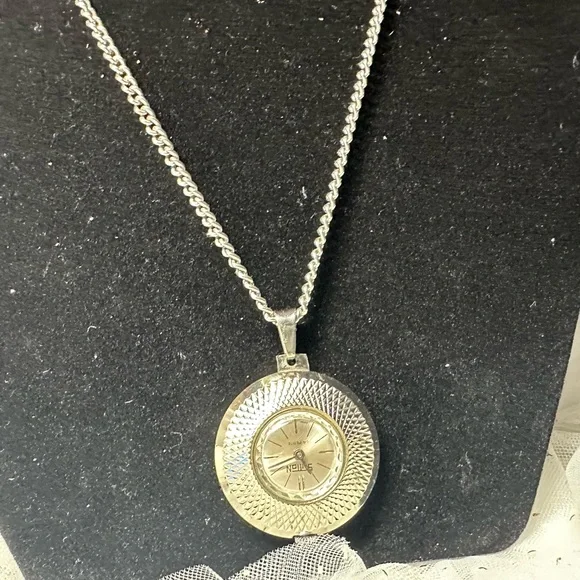 Vintage Silver tone La Petite pendant watch necklace.battery is not included - Picture 5 of 15